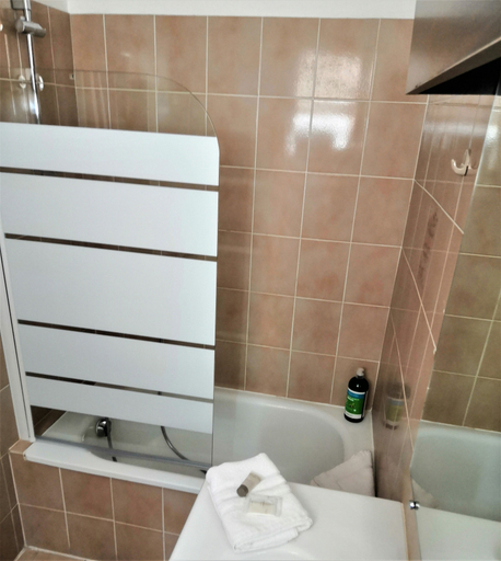 Bathroom 5, Hôtel Victoria, Var