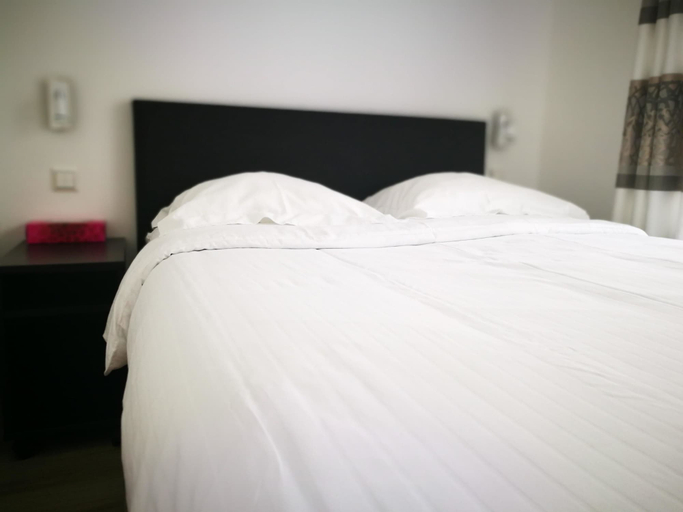 Bedroom, SHS Suite Home Sweet Strassen II, Luxembourg