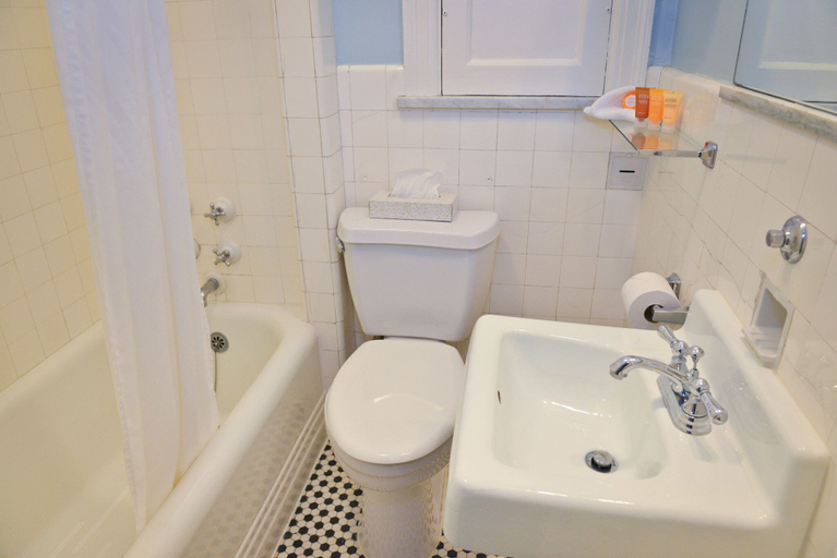 Bathroom 4, Penn Wells Historic Hotel, Tioga