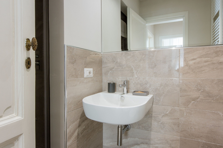 Bathroom 4, Beautiful & Modern Repubblica, Florence