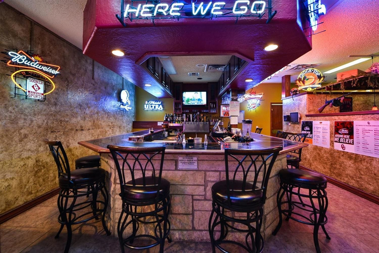 Food & Drinks 5, Budget Inn and Suites, Texas