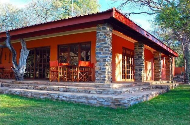 Exterior & Views