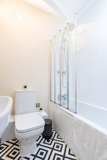 Bathroom 4, 1bd Apt for 2-4. New Decor & Furnishings, London