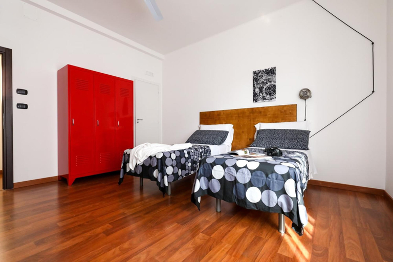 Bedroom 4, Travel Station, Bari
