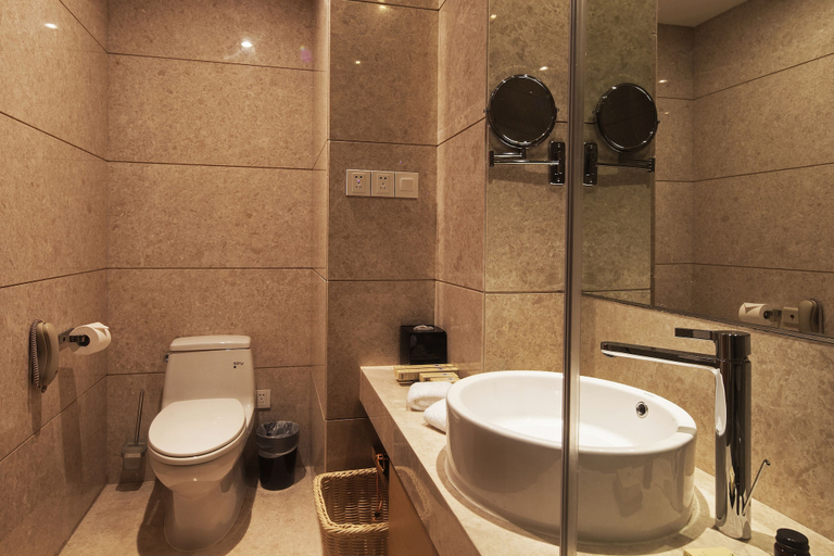 Bathroom 2, Qingdao Majesty Mansion Hotel, Qingdao