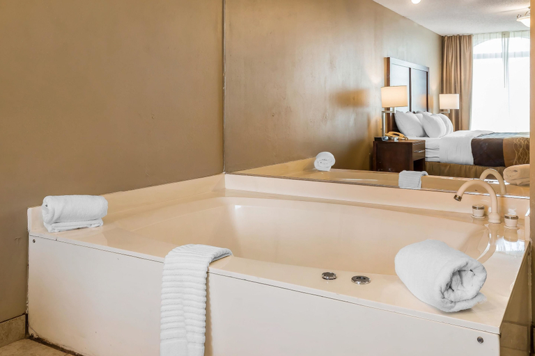 Bathroom 4, Comfort Inn & Suites Mishawaka - South Bend, Saint Joseph