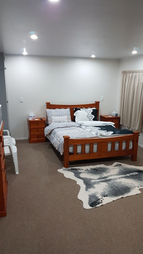 Bedroom 2, Red Deck, Hamilton