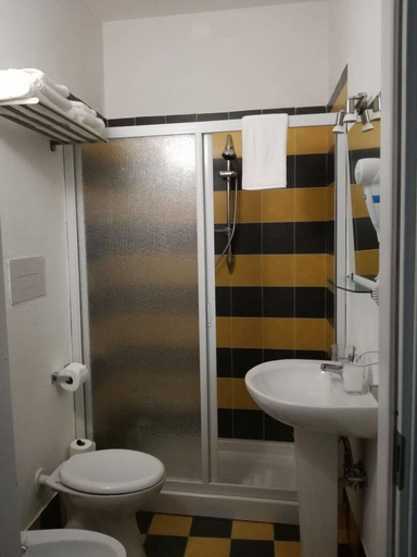 Bathroom 5, Domus 19, Napoli
