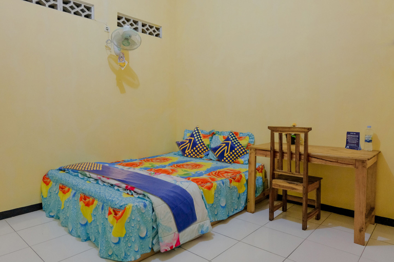 Bedroom 1, SPOT ON 1976 Hamana Beach Inn, Pacitan