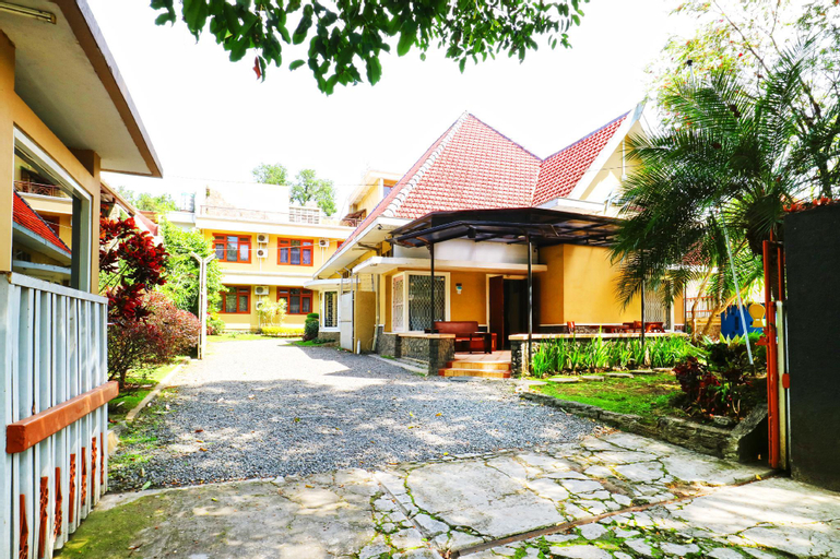 Armyn Luxury Guest House, Malang