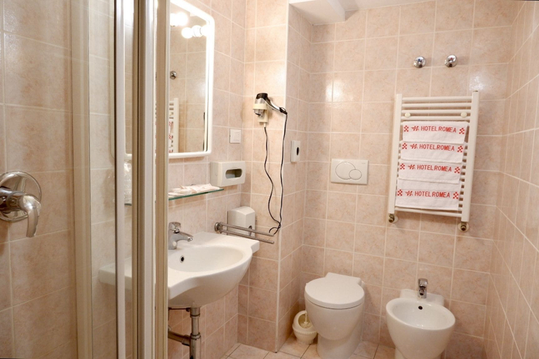 Bathroom 4, Hotel Romea, Ravenna