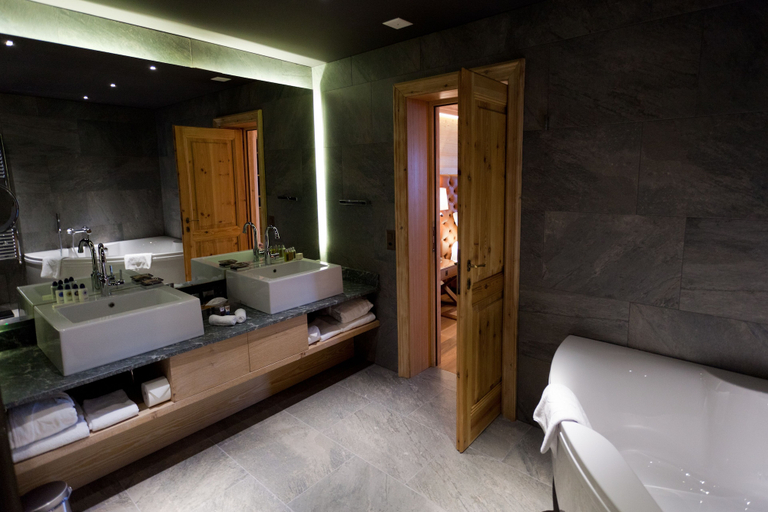 Bathroom 5, Hotel Royal, Sierre