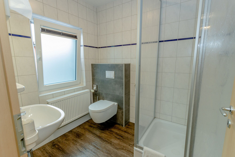 Bathroom 4, Hotel Herbers & RestaurantLeon, Aurich