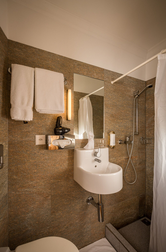 Bathroom 4, Nolda, Maloja