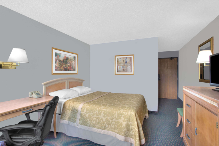 Bedroom 5, Super 8 by Wyndham Augusta, Kennebec