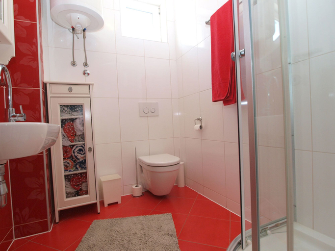 Bathroom 3, Apartment 1418, Vodnjan