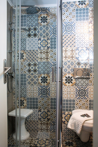 Bathroom 4, Balito apartments, Crete