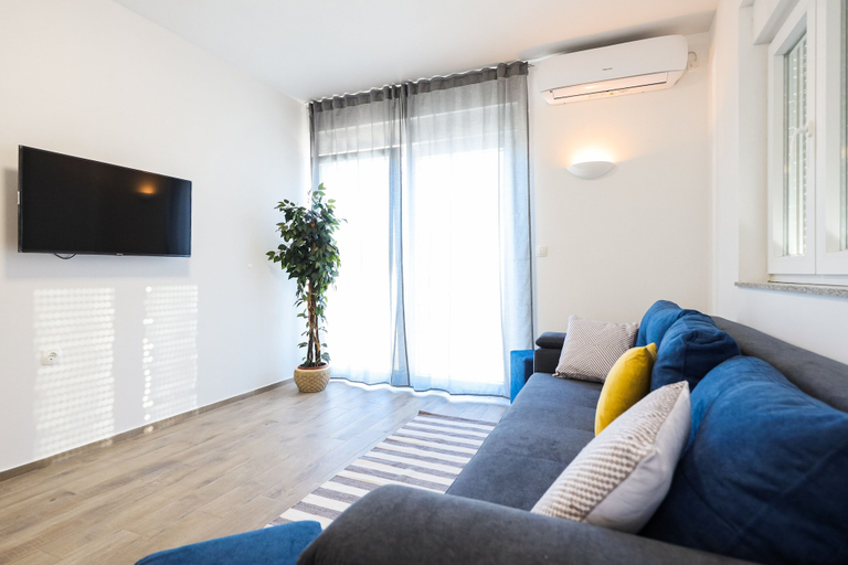 Others 5, 1oak Rentals, Vir