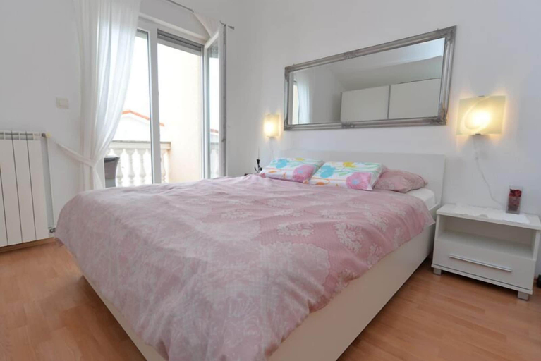 Bedroom 3, Apartment 696, Fažana