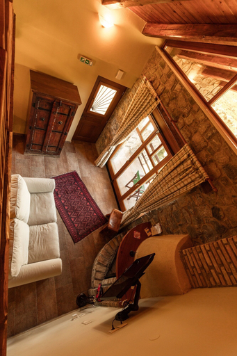 Others 4, Azanias Chalet, West Greece