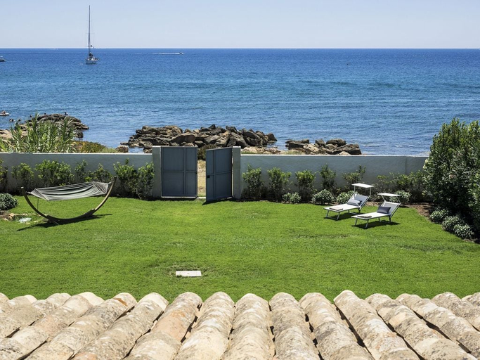 Property grounds 4, Villammare, Syracuse
