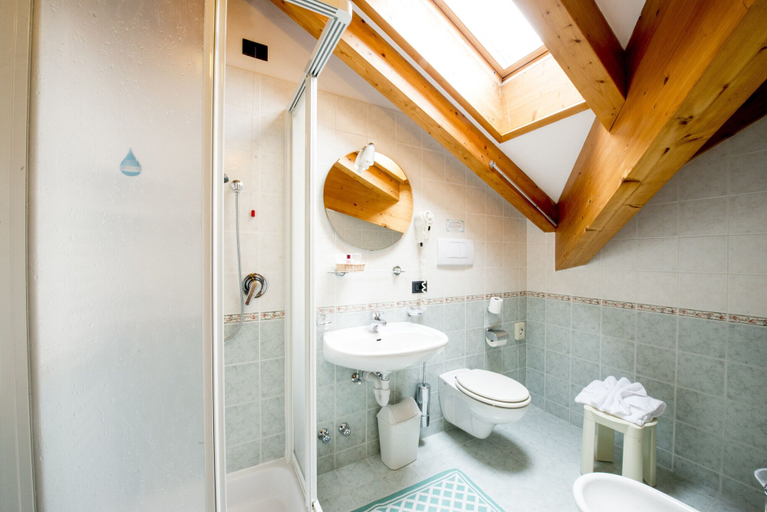 Bathroom 5, Hotel Villa Rosella, Trento