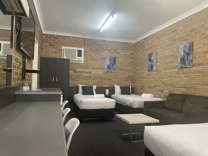 Bedroom 4, Blue Violet Motor Inn, Toowoomba - North-East