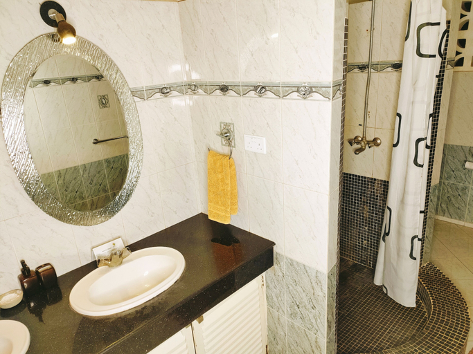 Bathroom 4, Upani in Daini, Msambweni