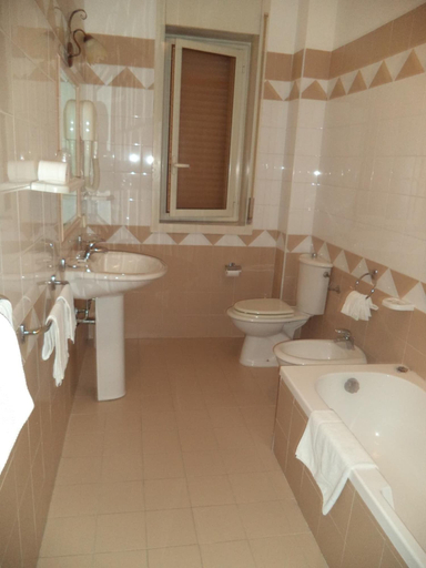 Bathroom 5, Hotel Scala Greca, Syracuse