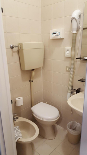 Bathroom 3, Hotel Bellaria, Venezia