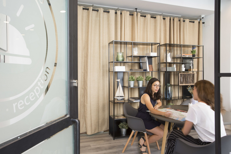 Food & Drinks 5, SingularStays Parque Central, Valencia