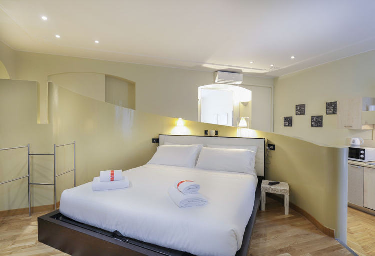 Room 5, At Home Heart of Milan - Design Duomo Apartment, Milano