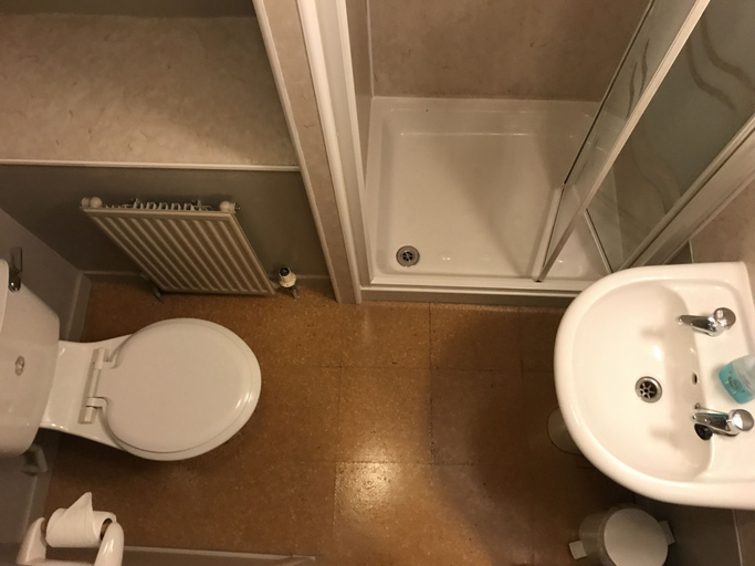 Bathroom 5, The Buchan Hotel, Aberdeenshire