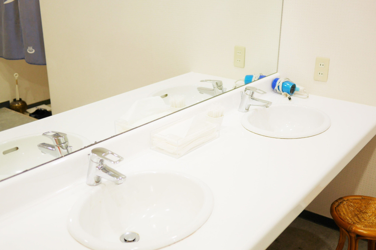 Bathroom 4, Hiroshima Peace Hotel - Hostel, Hiroshima