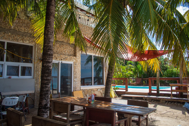 Food & Drinks 5, Coconut Tree West Bay, Roatán