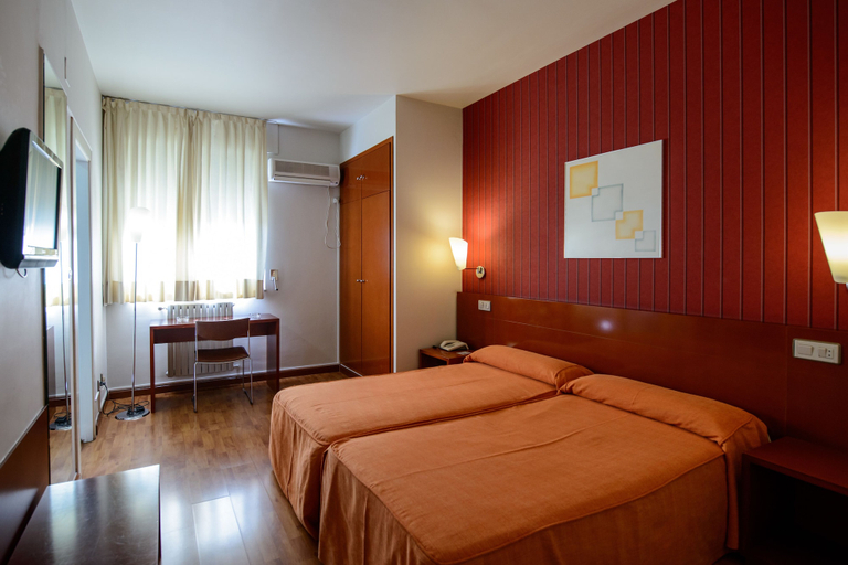 Bedroom 2, El Paso Honroso, León