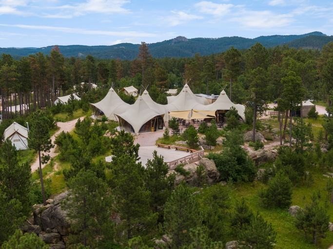 Others 4, Under Canvas Mount Rushmore, Pennington