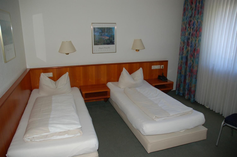 Bedroom 4, Hotel Kurfürst, Germersheim
