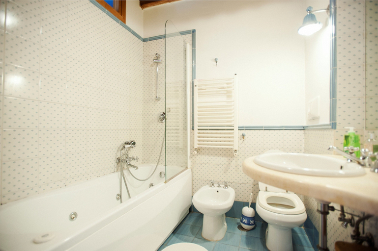 Bathroom 3, Lungaretta 2 - WR Apartments, Roma