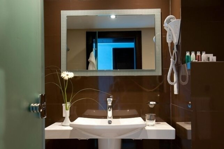Bathroom 5, Avanti Mohammedia Hotel, Mohammedia