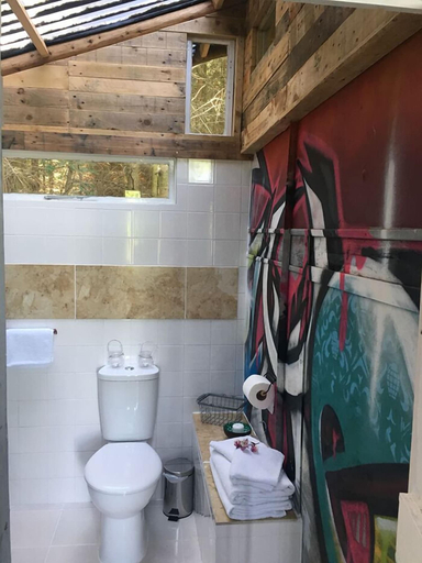 Bathroom, Camp Kátur, North Yorkshire