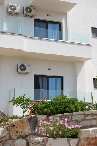 Exterior & Views 2, Hilltop Heaven Hotel, Sarandës