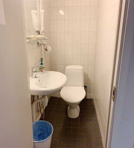 Bathroom 2, Hostel Harriet, Finland Proper