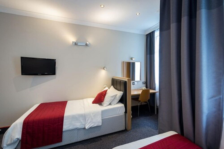 Bedroom 2, Adria Hotel, London