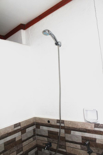 Bathroom 3, J's Backpackers Hostel, Davao City