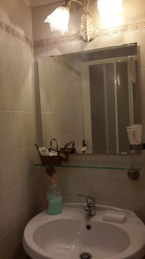 Bathroom 5, B&B Rupe Antica, Roma