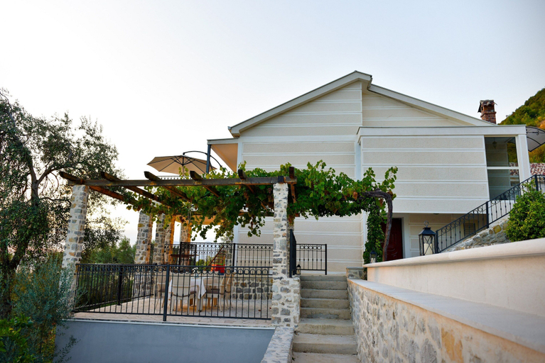 Exterior & Views 2, Villa Dub