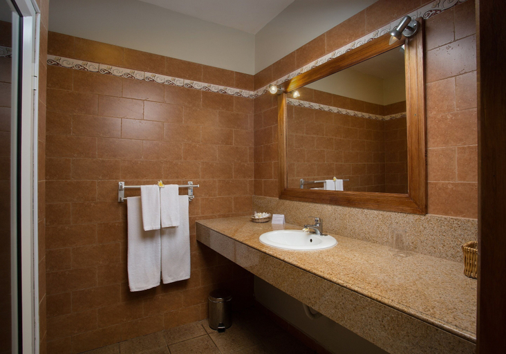 Bathroom 4, Le Palmiste Resort & Spa
