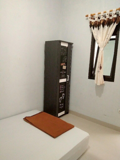 Bedroom 2, Adikarta Guesthouse Janti, Bantul