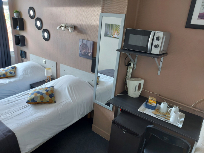 Bedroom 5, Hotel de la paix, Somme